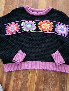 Boutique Black & Pink Crochet Accent Women's Sweater